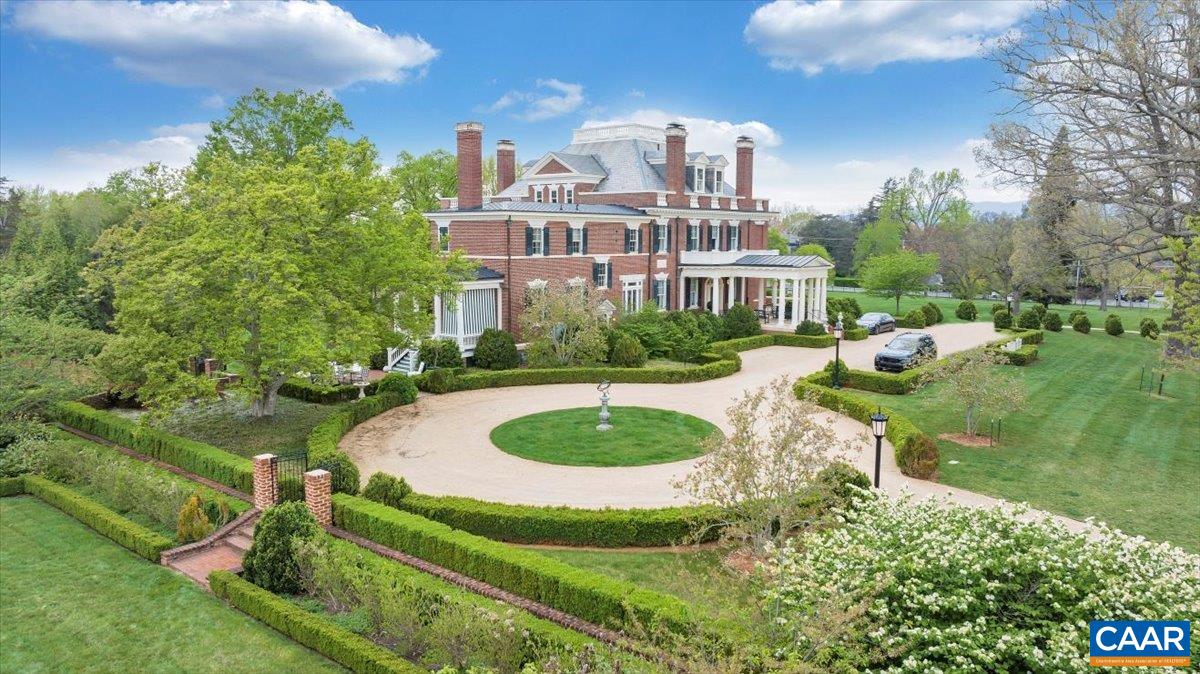 Lynchburg, Virginia 24503, United States, 7 Bedrooms Bedrooms, ,8 BathroomsBathrooms,Residential,Pending,110963