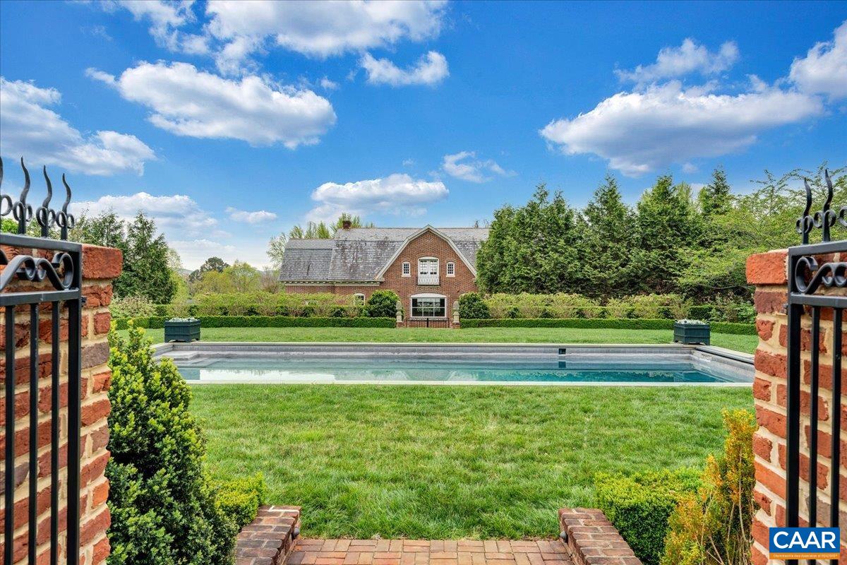 Lynchburg, Virginia 24503, United States, 7 Bedrooms Bedrooms, ,8 BathroomsBathrooms,Residential,Pending,110963