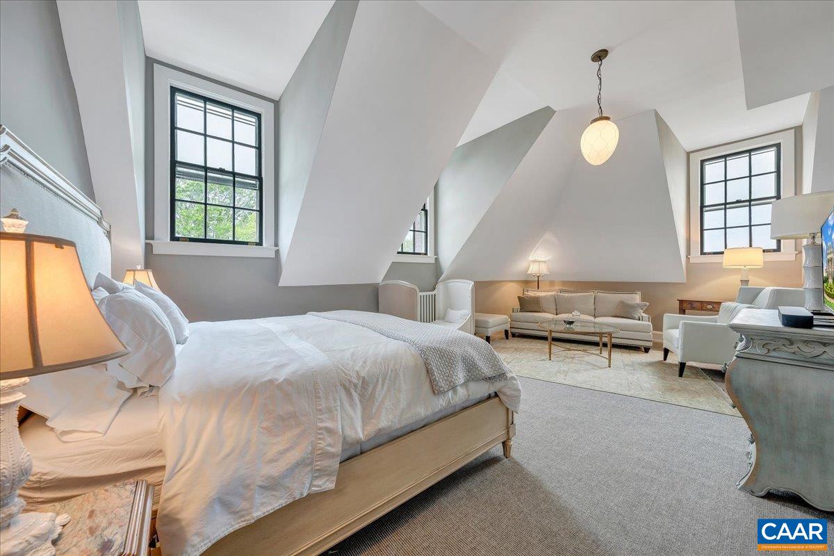 Lynchburg, Virginia 24503, United States, 7 Bedrooms Bedrooms, ,8 BathroomsBathrooms,Residential,Pending,110963