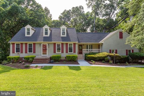 Photo of 1550 Clover Dr, Fredericksburg, VA 22407 (MLS # VASP2037230) Photo of 1550 Clover Dr, Fredericksburg, VA 22407 (MLS # VASP2037230)