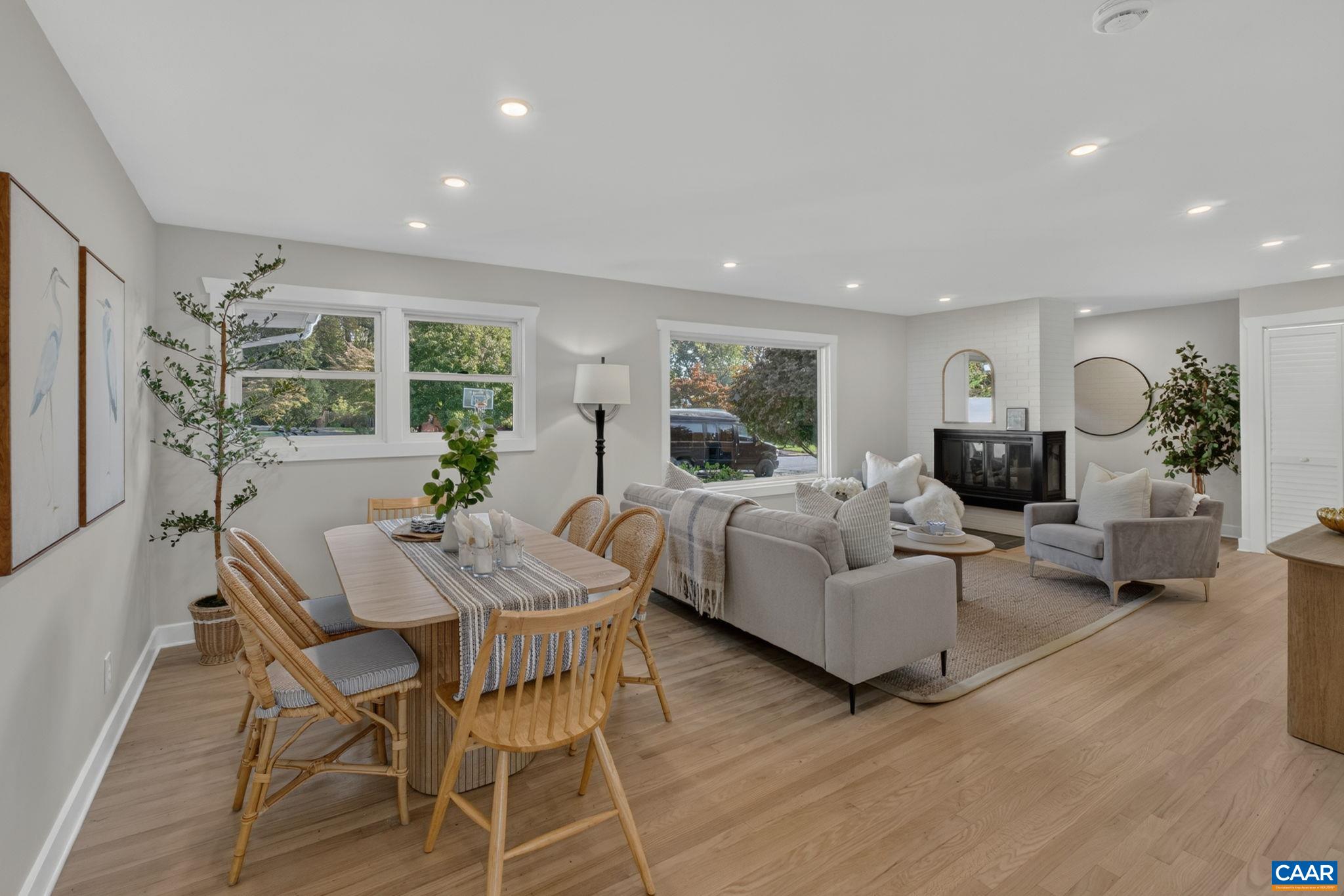 1304 LESTER DR