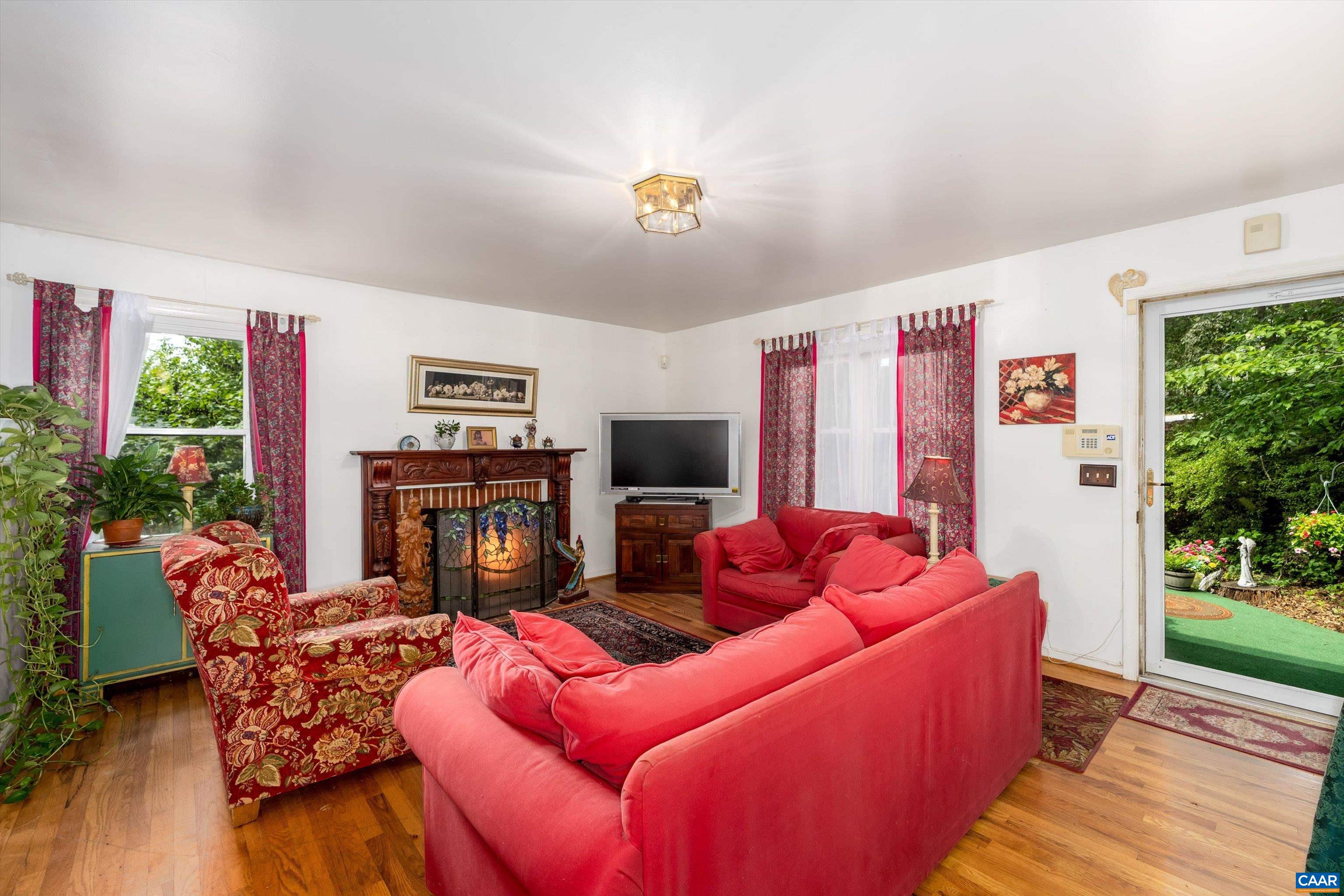 533 JESTER LN