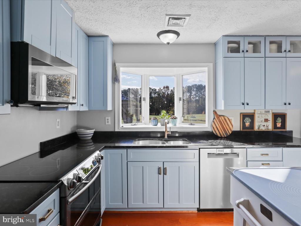 Marshall, Virginia, United States, 5 Bedrooms Bedrooms, ,3 BathroomsBathrooms,Residential,Active,237419