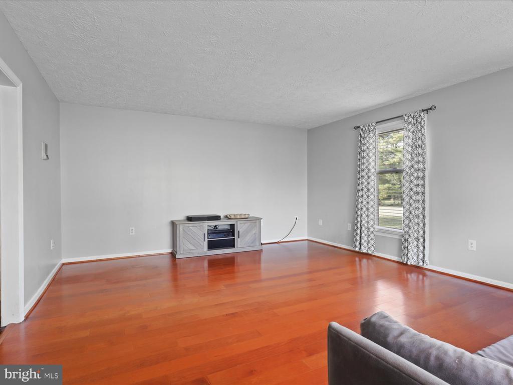 Marshall, Virginia, United States, 5 Bedrooms Bedrooms, ,3 BathroomsBathrooms,Residential,Active,237419