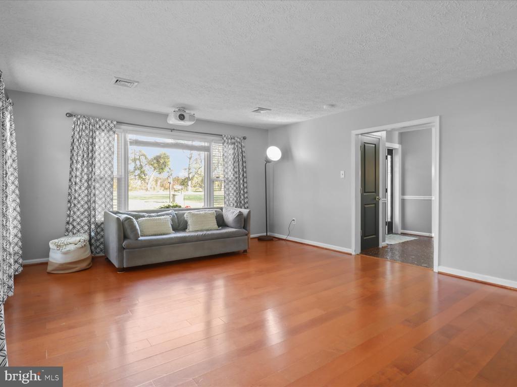 Marshall, Virginia, United States, 5 Bedrooms Bedrooms, ,3 BathroomsBathrooms,Residential,Active,237419