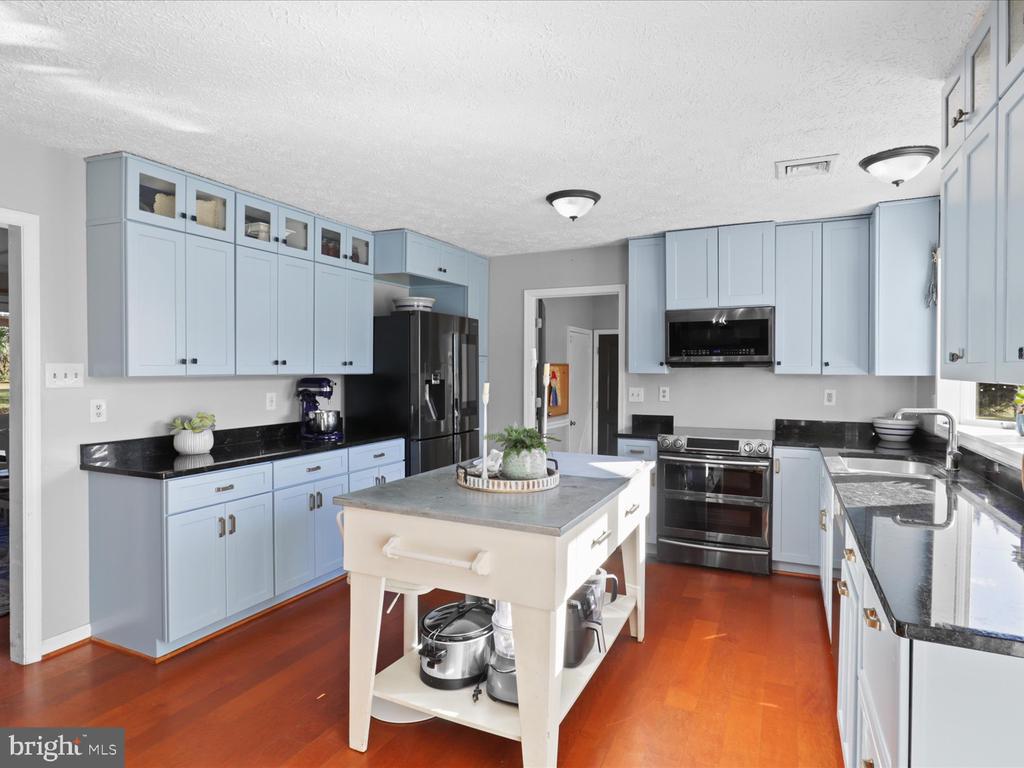 Marshall, Virginia, United States, 5 Bedrooms Bedrooms, ,3 BathroomsBathrooms,Residential,Active,237419