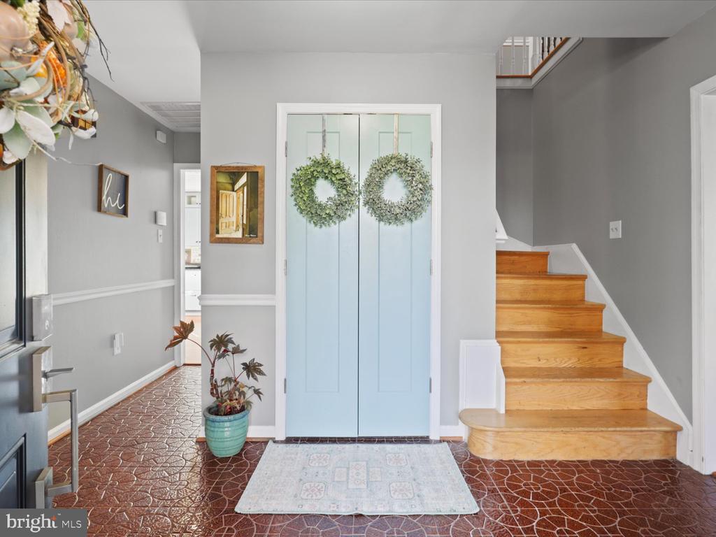 Marshall, Virginia, United States, 5 Bedrooms Bedrooms, ,3 BathroomsBathrooms,Residential,Active,237419