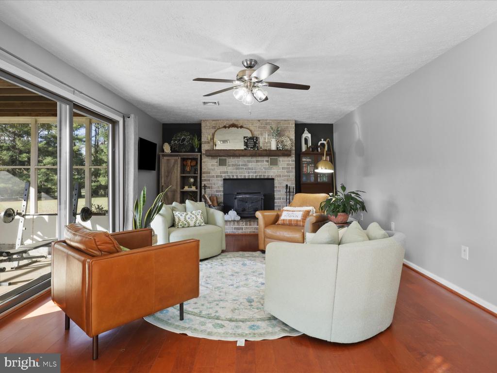 Marshall, Virginia, United States, 5 Bedrooms Bedrooms, ,3 BathroomsBathrooms,Residential,Active,237419