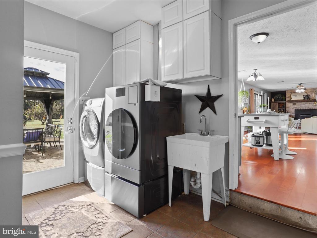 Marshall, Virginia, United States, 5 Bedrooms Bedrooms, ,3 BathroomsBathrooms,Residential,Active,237419