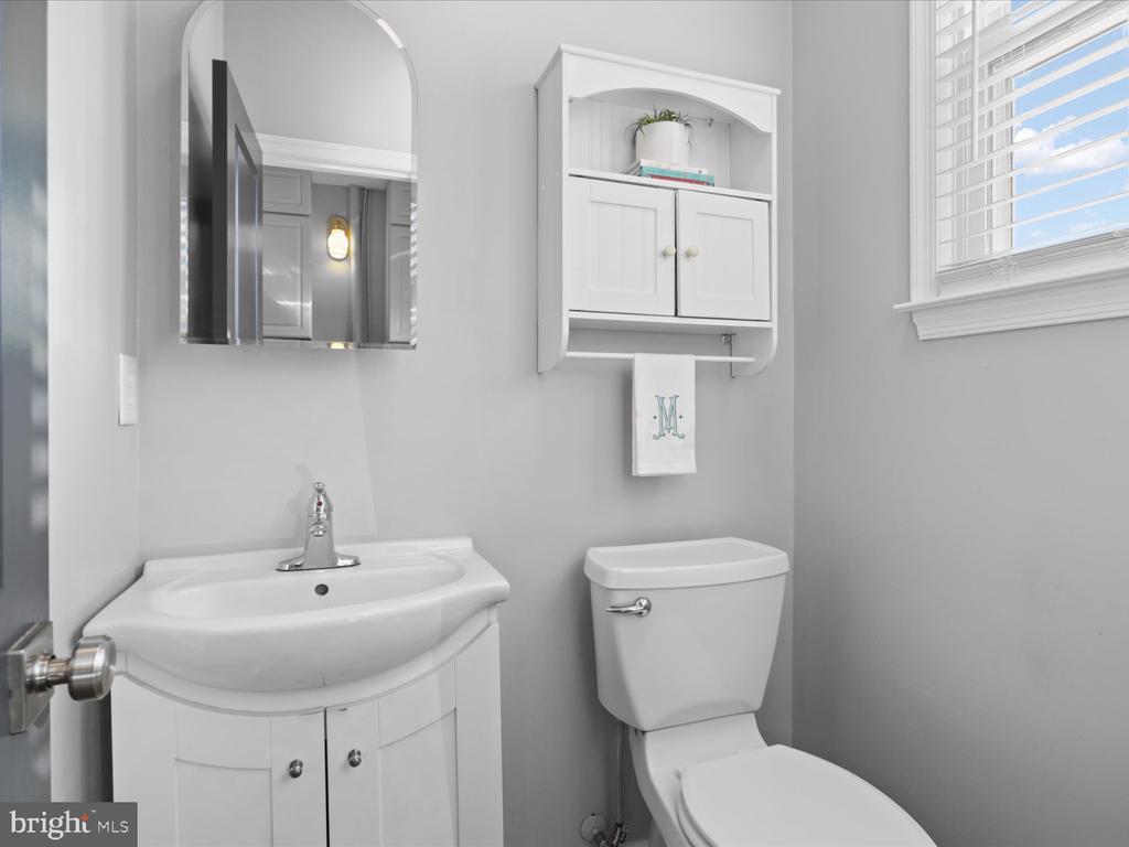 Marshall, Virginia, United States, 5 Bedrooms Bedrooms, ,3 BathroomsBathrooms,Residential,Active,237419