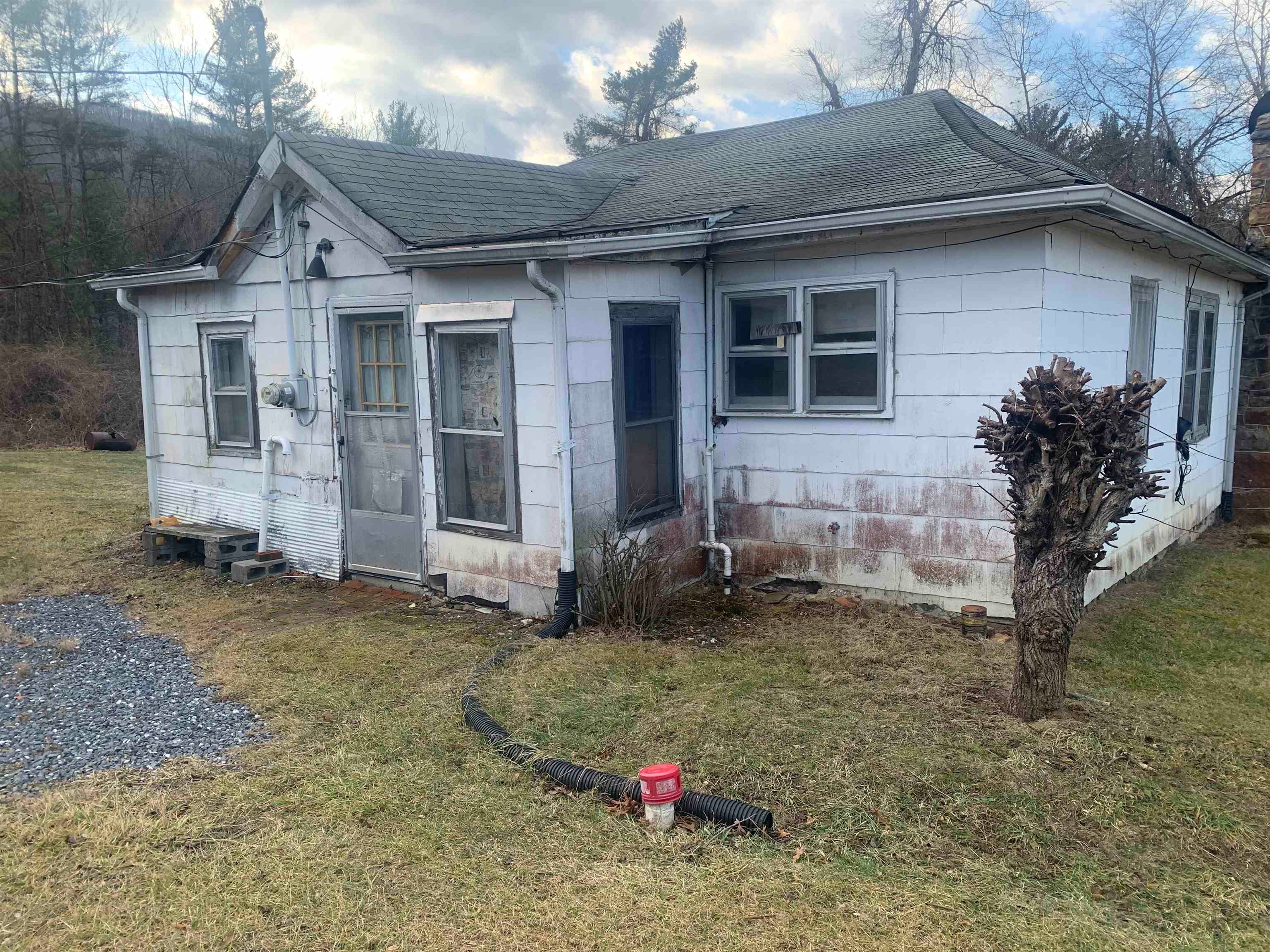 100 EDGEWOOD DR