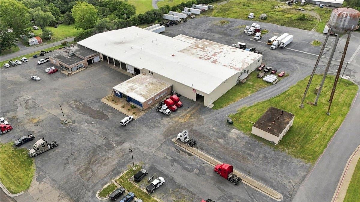 3226 NORTH VALLEY PIKE