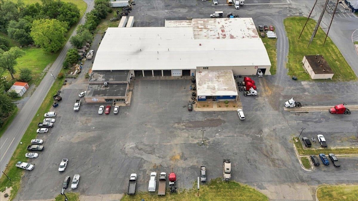 3226 NORTH VALLEY PIKE