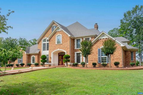 Photo of 2576 James River Rd S, Wingina, VA 24599 (MLS # 670055)