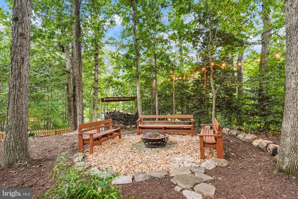 Fredericksburg, Virginia 22408, United States, 5 Bedrooms Bedrooms, ,3 BathroomsBathrooms,Residential,Pending,204287