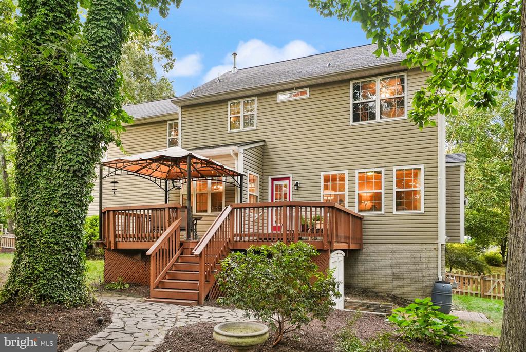 Fredericksburg, Virginia 22408, United States, 5 Bedrooms Bedrooms, ,3 BathroomsBathrooms,Residential,Pending,204287