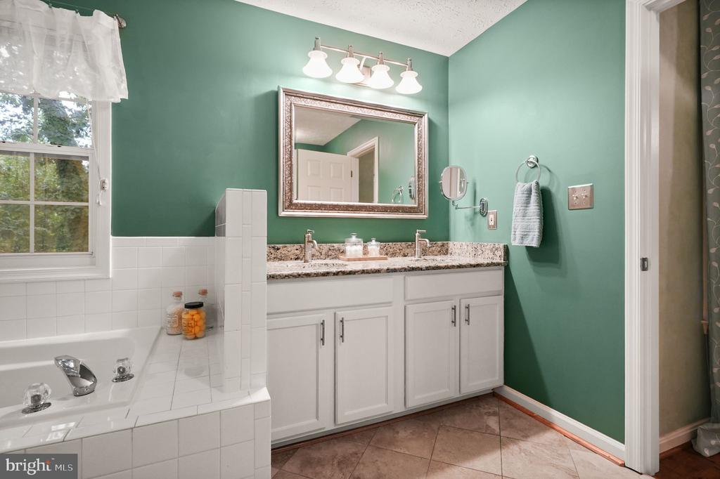 Fredericksburg, Virginia 22408, United States, 5 Bedrooms Bedrooms, ,3 BathroomsBathrooms,Residential,Pending,204287