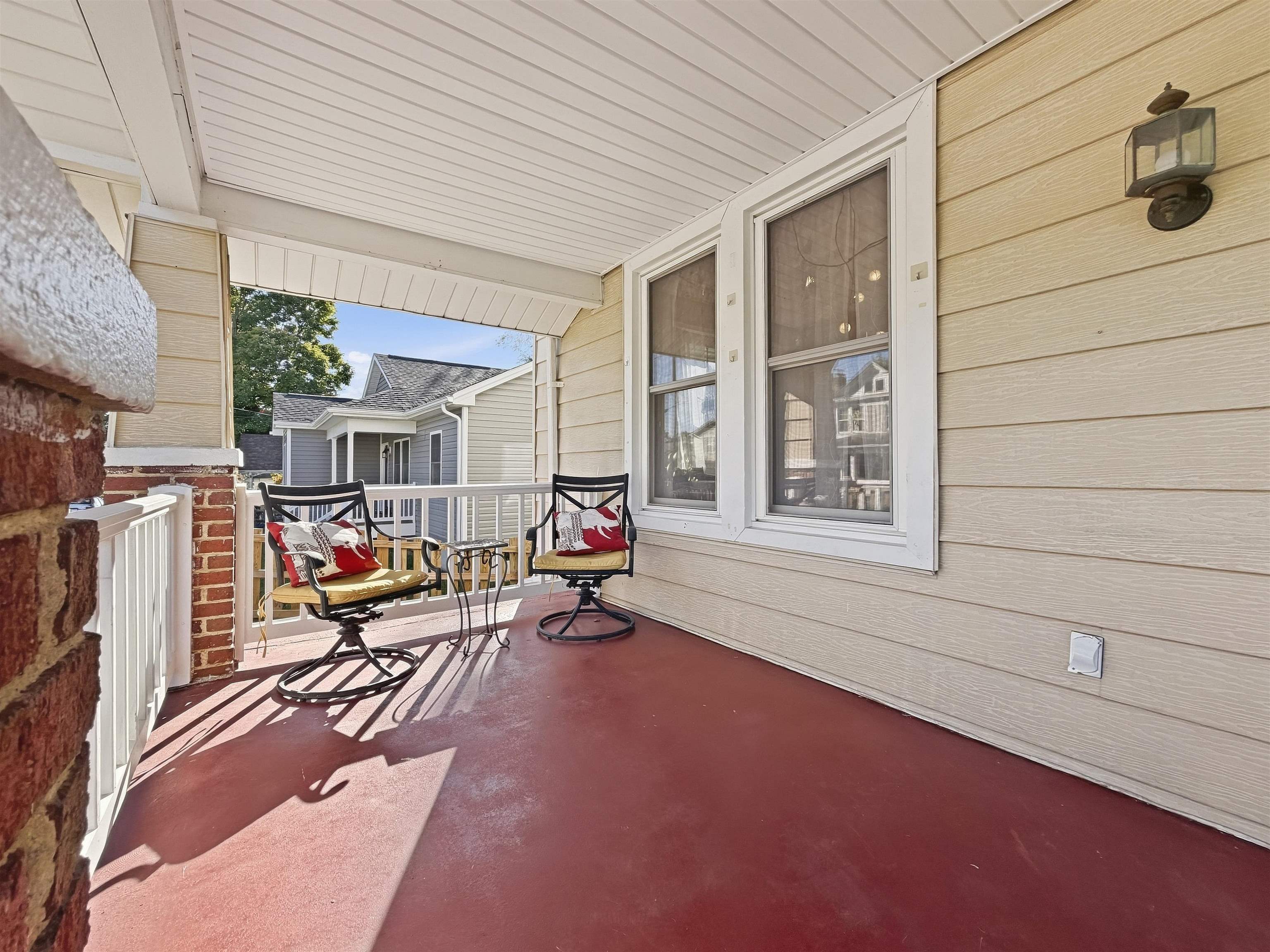 214 THOMPSON ST