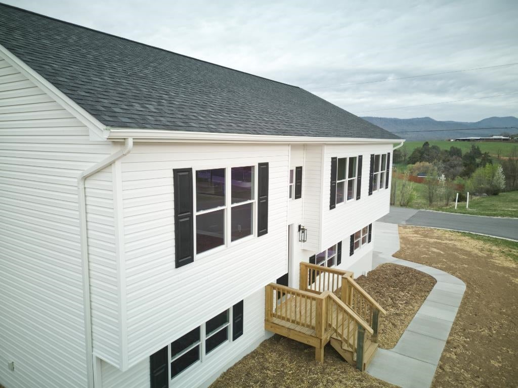 48 LOCUSTDALE LOOP