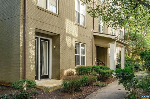 Photo of 700 Walker Sq #4A, Charlottesville, VA 22903 (MLS # 669987)
