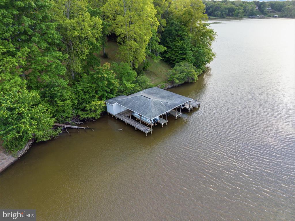 303 PINE DR