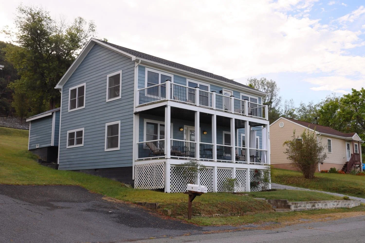 715 Amherst Rd