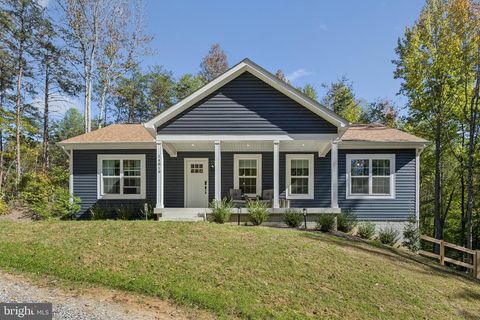 Photo of 14819 Childs Cove Dr, Spotsylvania, VA 22551 (MLS # VASP2036640)