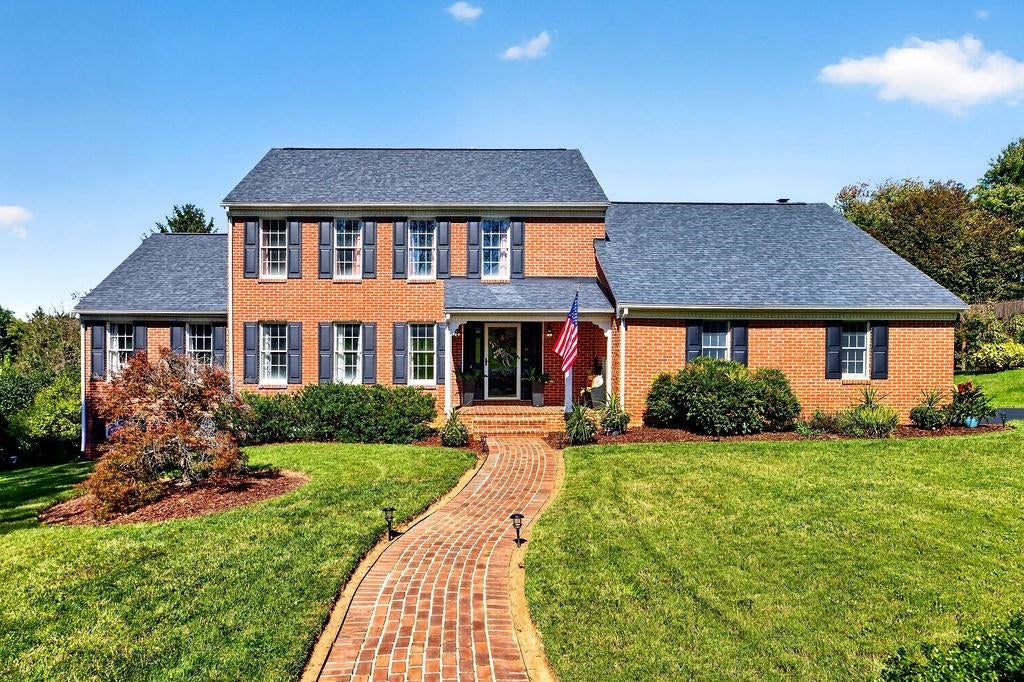 1636 SUMMIT DR
