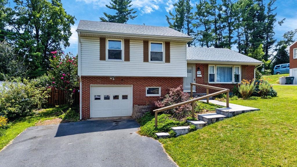 2412 Mt Vernon St, Waynesboro, VA, 22980