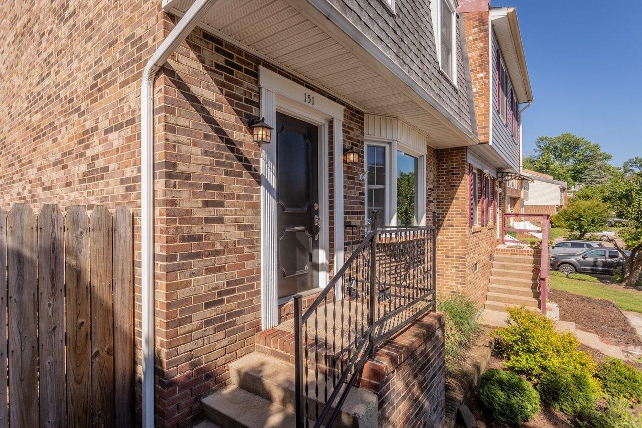 151 WAKEFIELD PL
