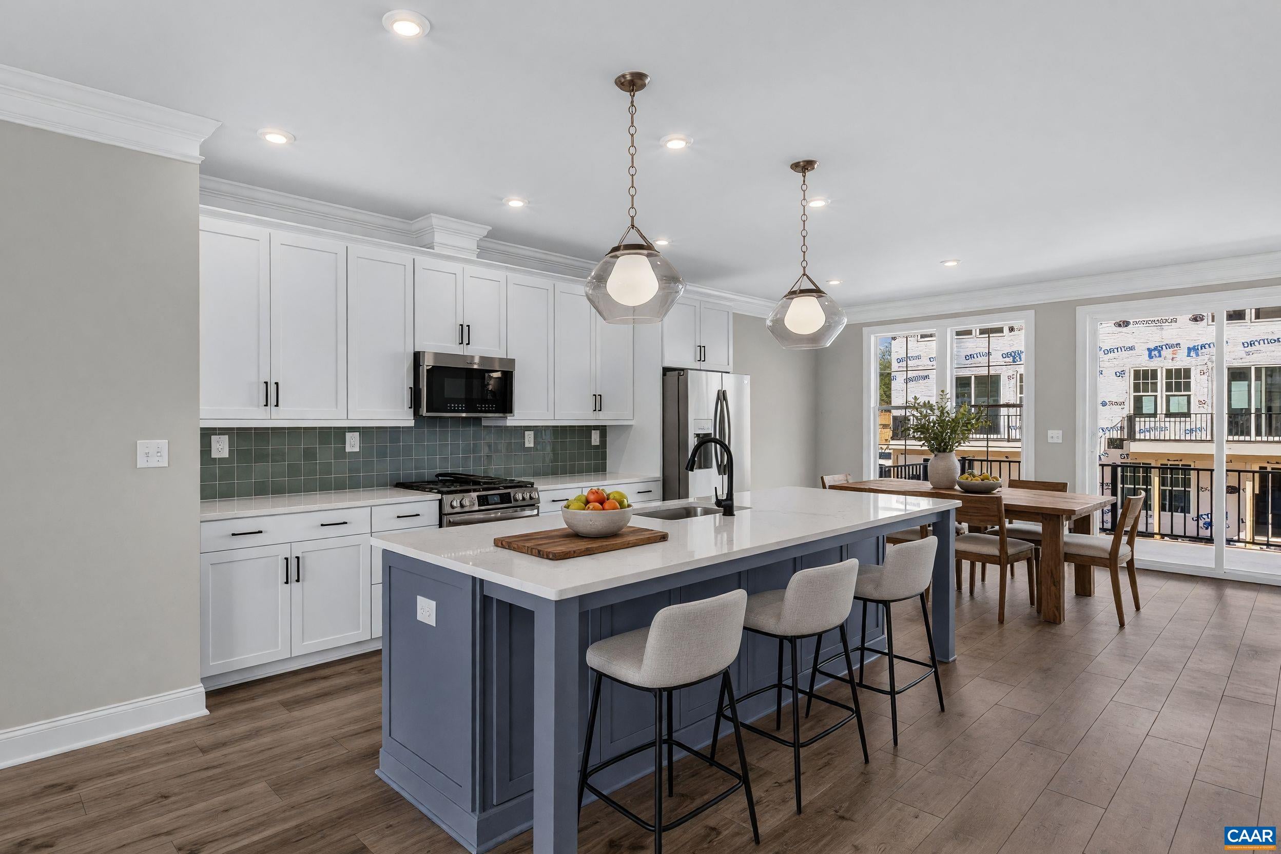 4014 TALEN LN