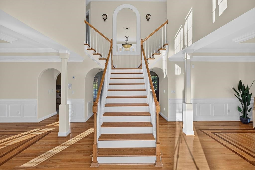216 JOCELYN LN