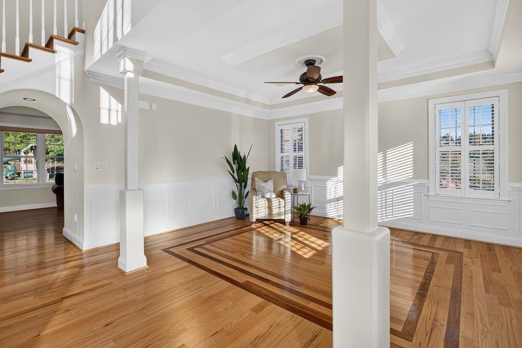 216 JOCELYN LN
