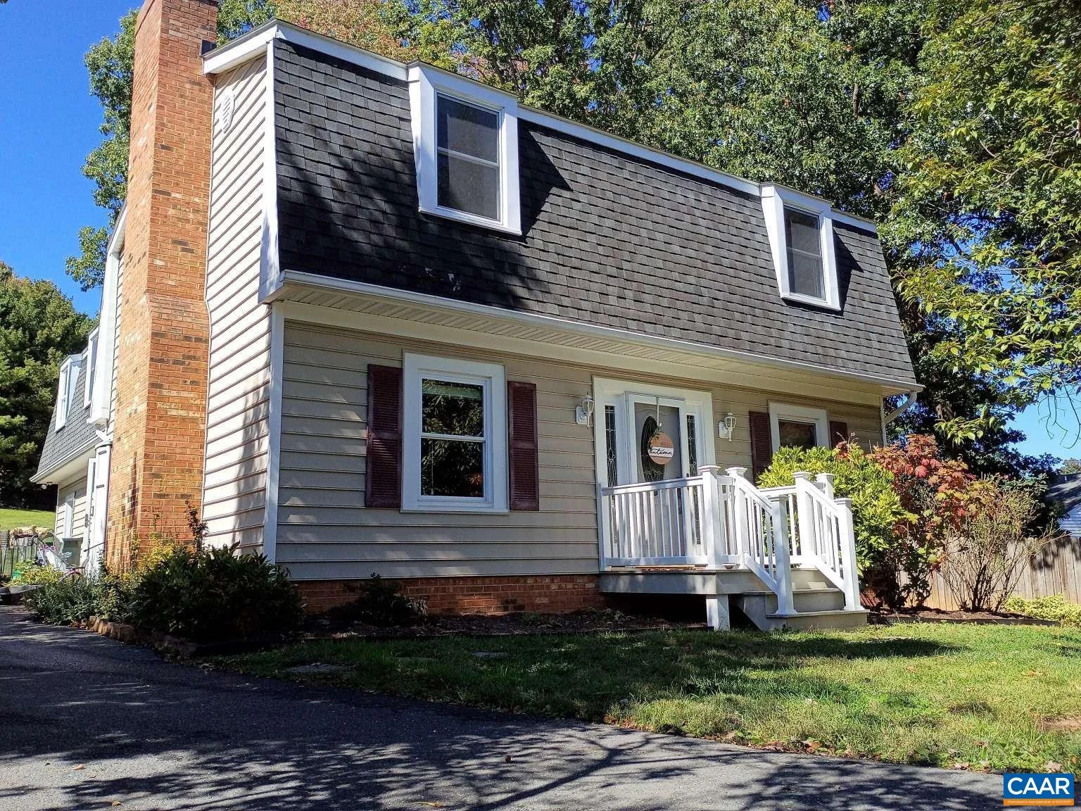 206 Robinhood Rd