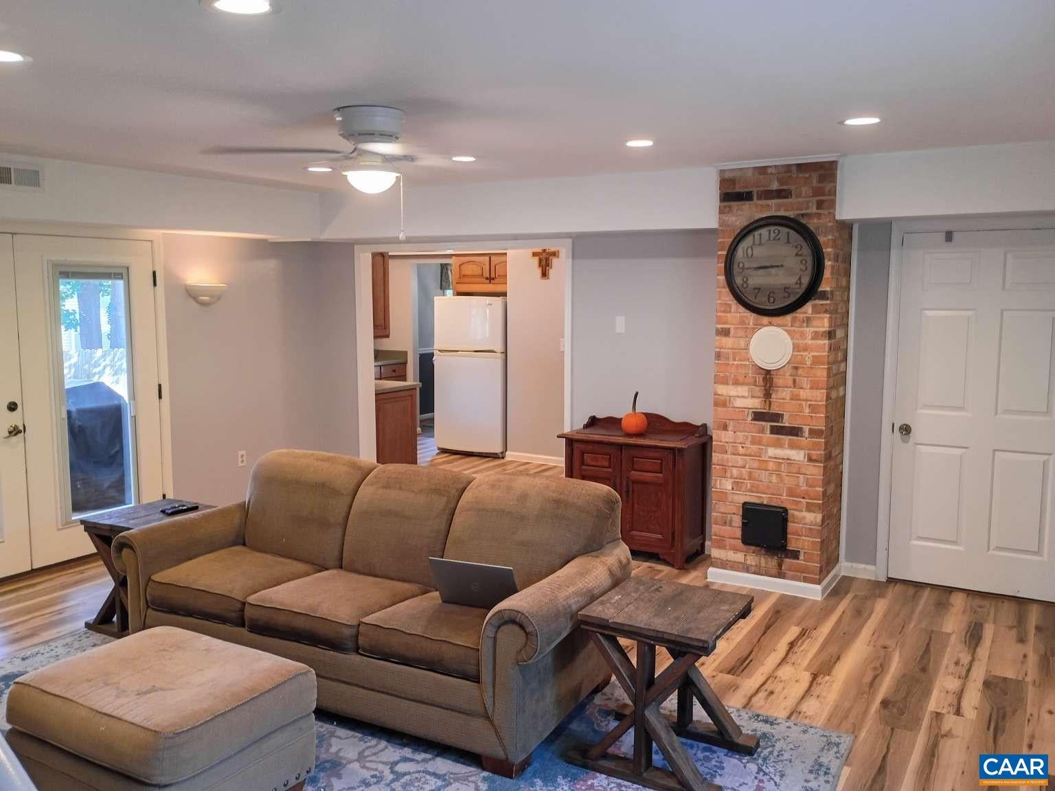206 ROBINHOOD RD