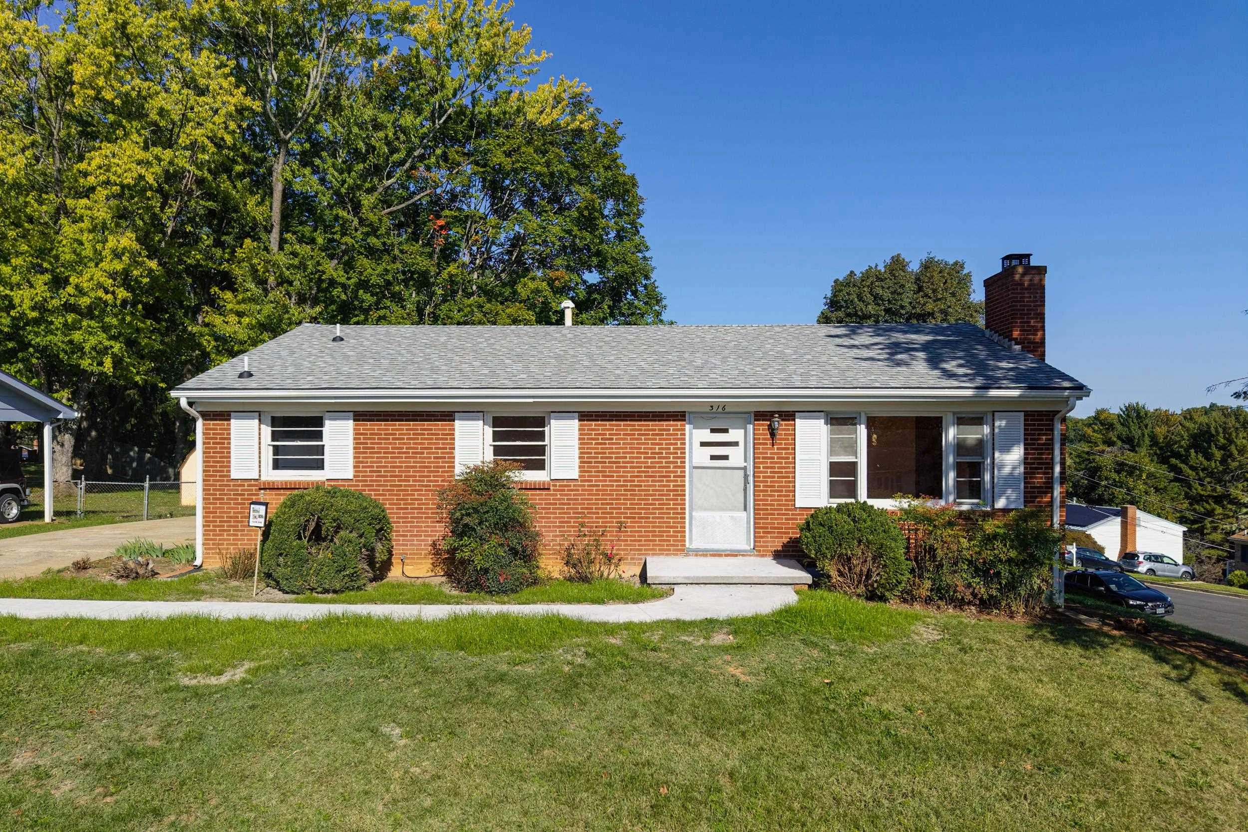 316 Monument Dr