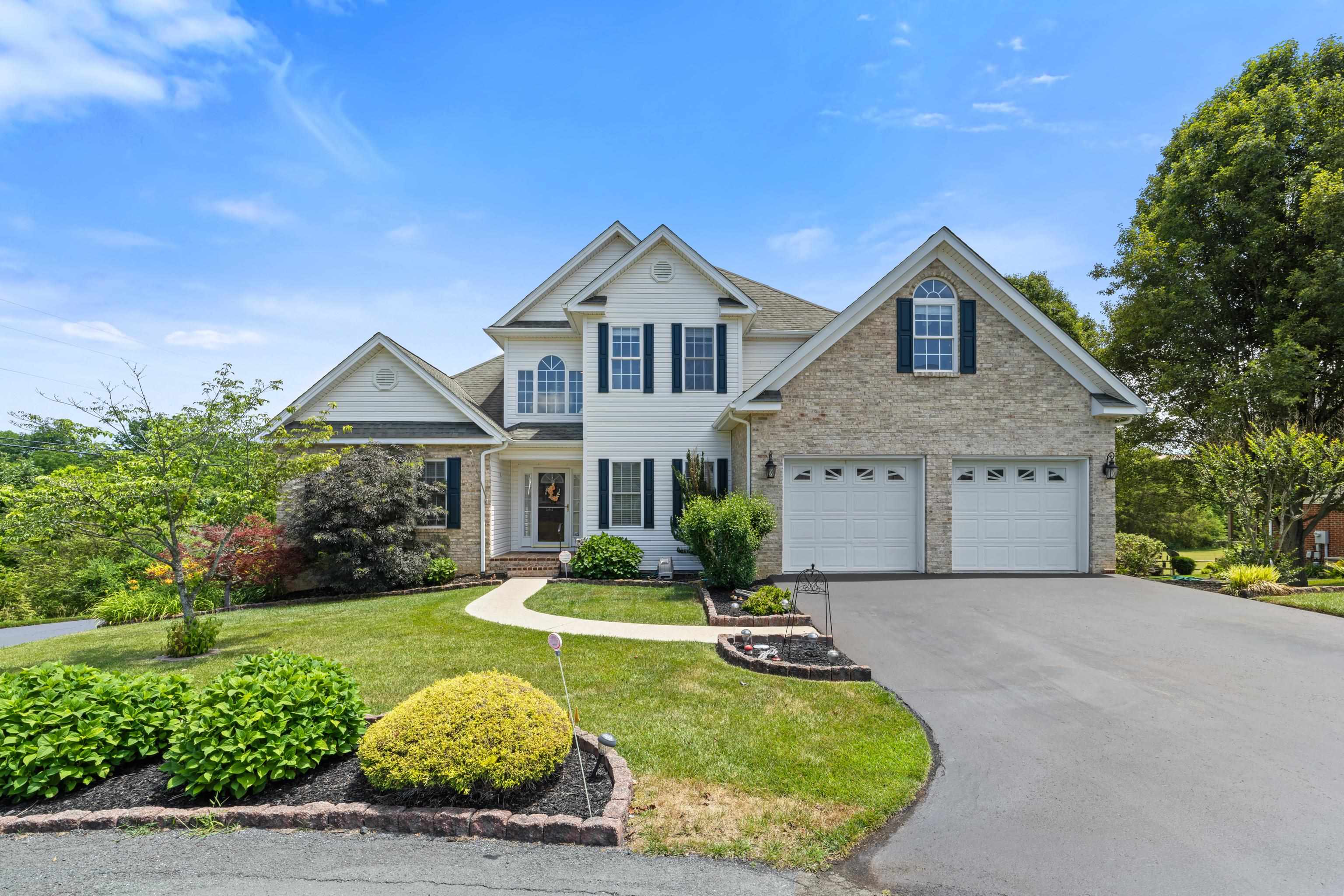 287 KENSINGTON DR