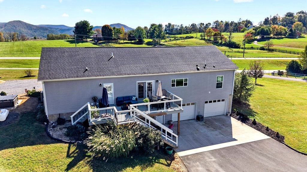 10 BLESSING HILL BARN LN