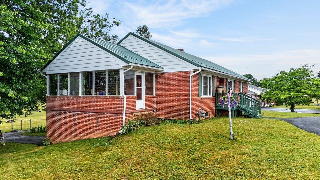 164 TINKLING SPRING RD