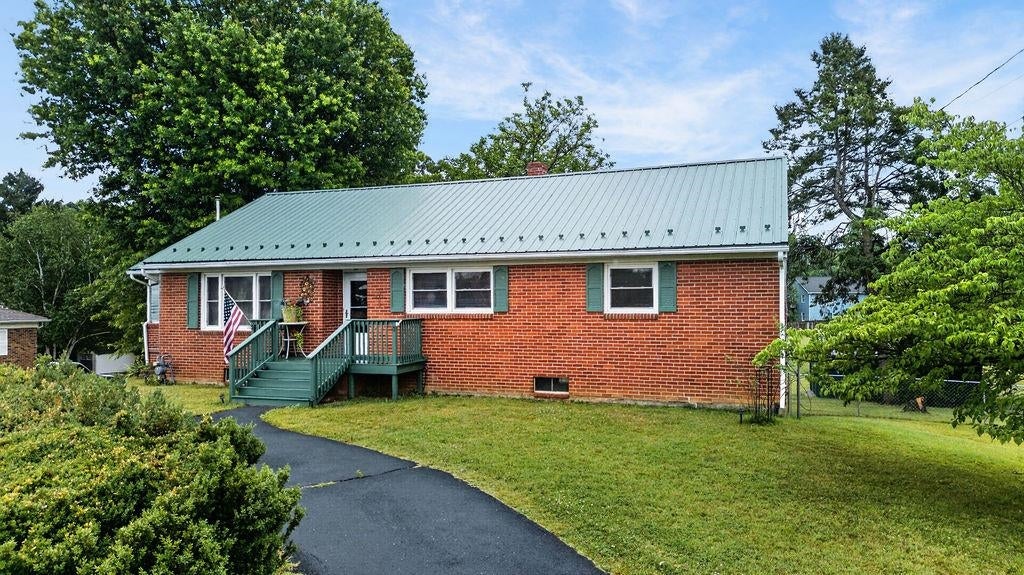 164 TINKLING SPRING RD