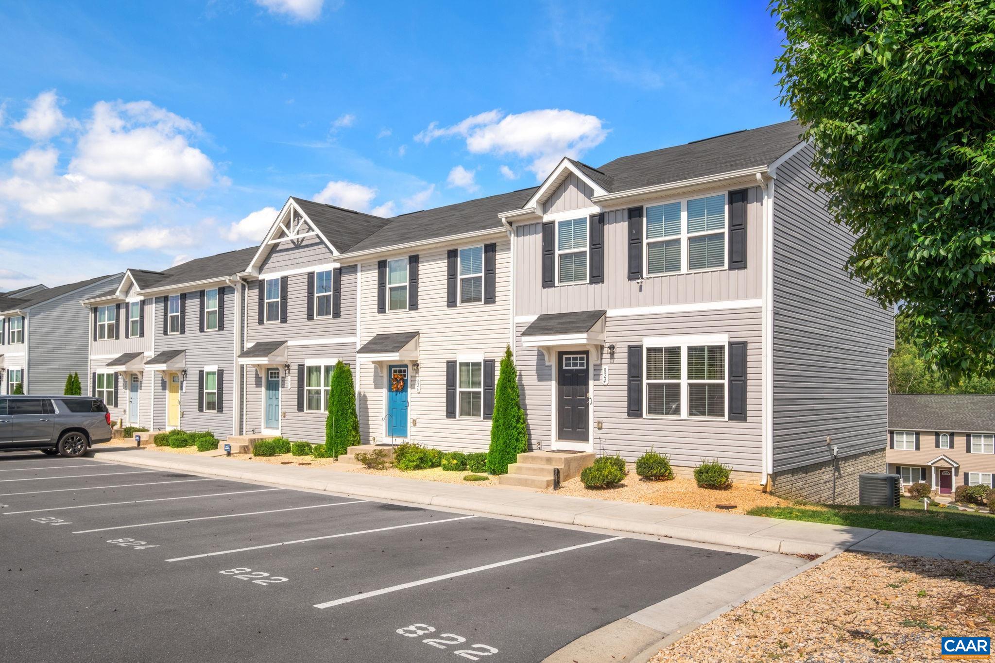 824 CARSON CIR