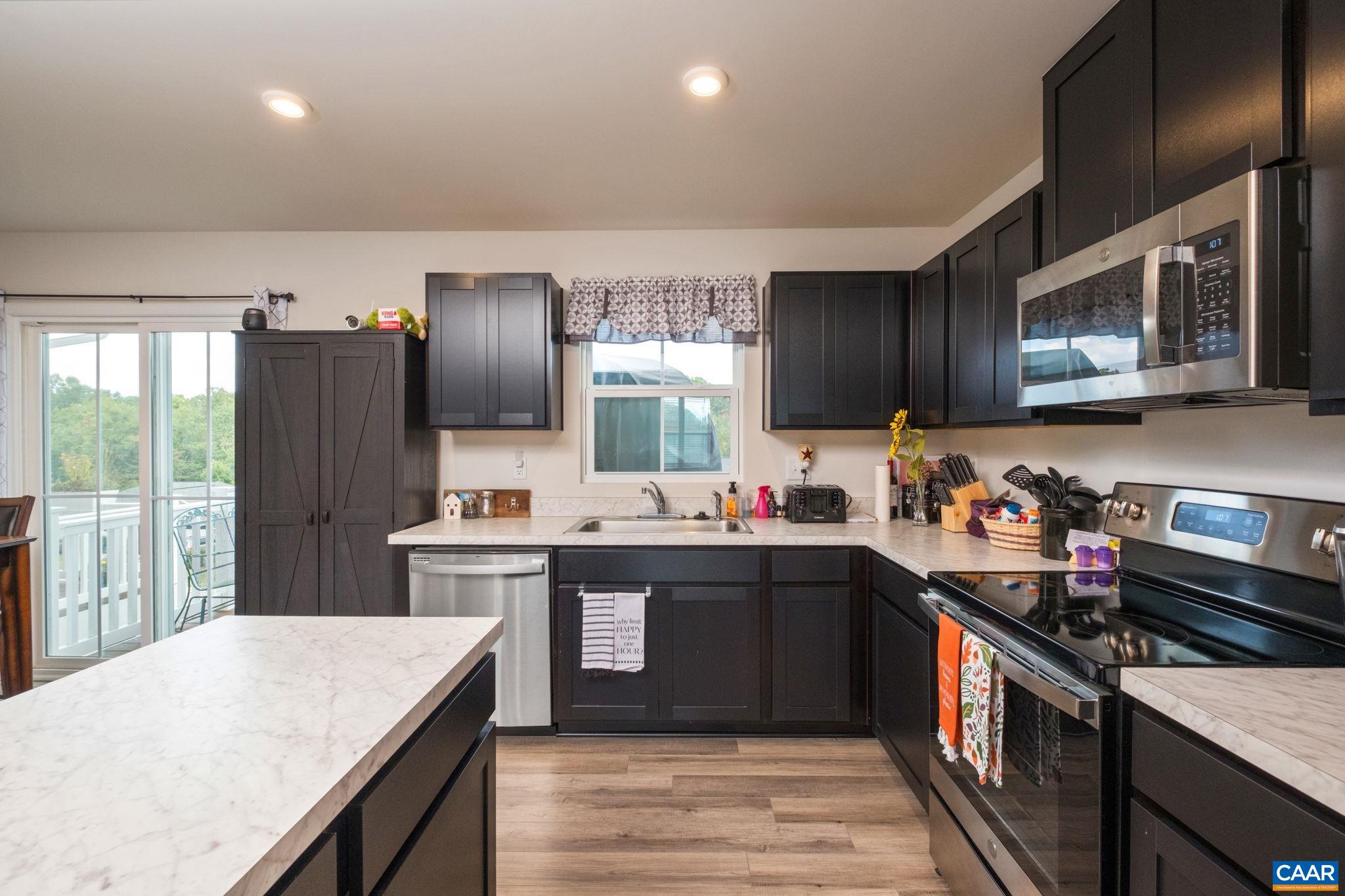 824 CARSON CIR