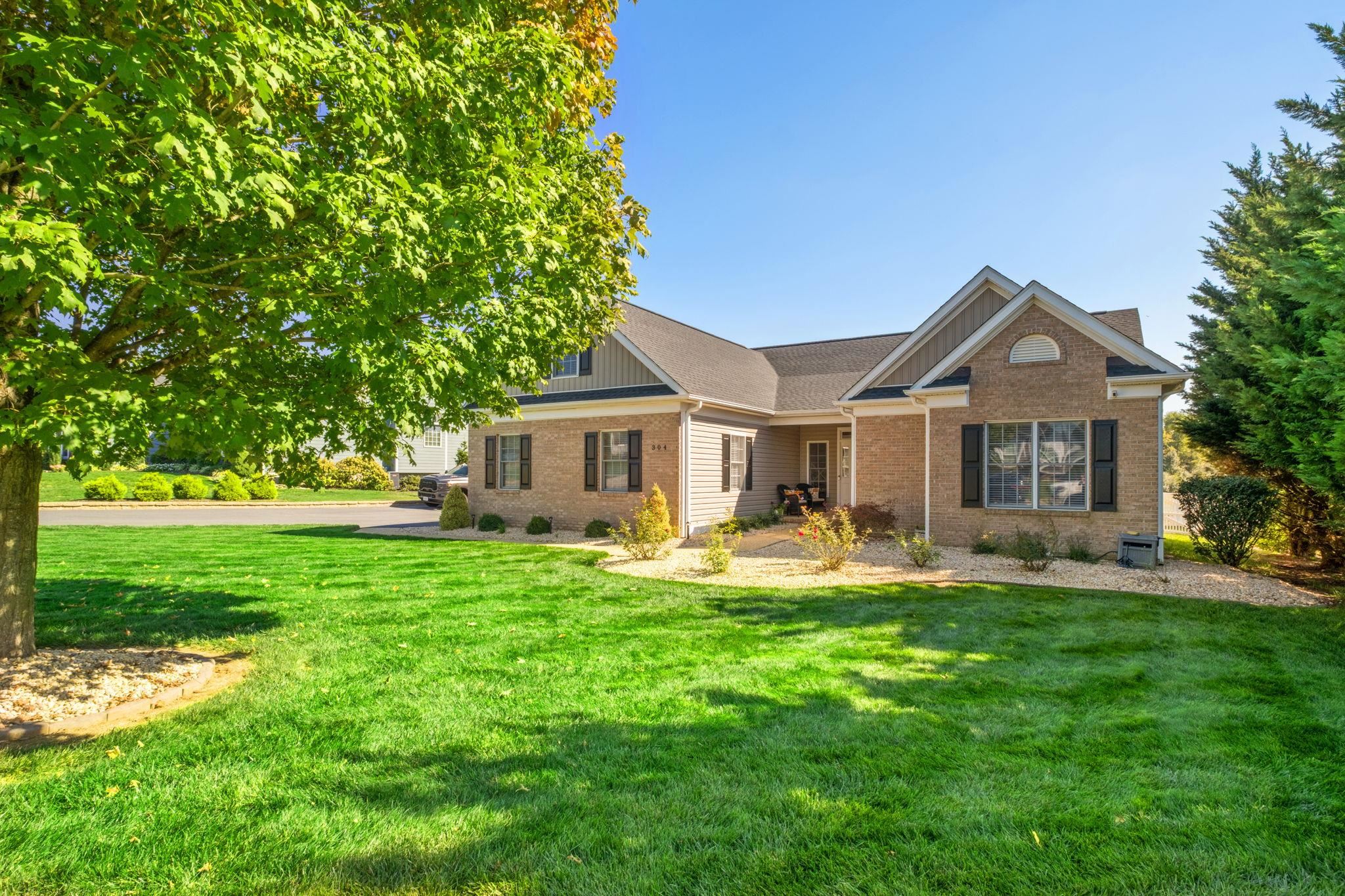 304 GRAY DR