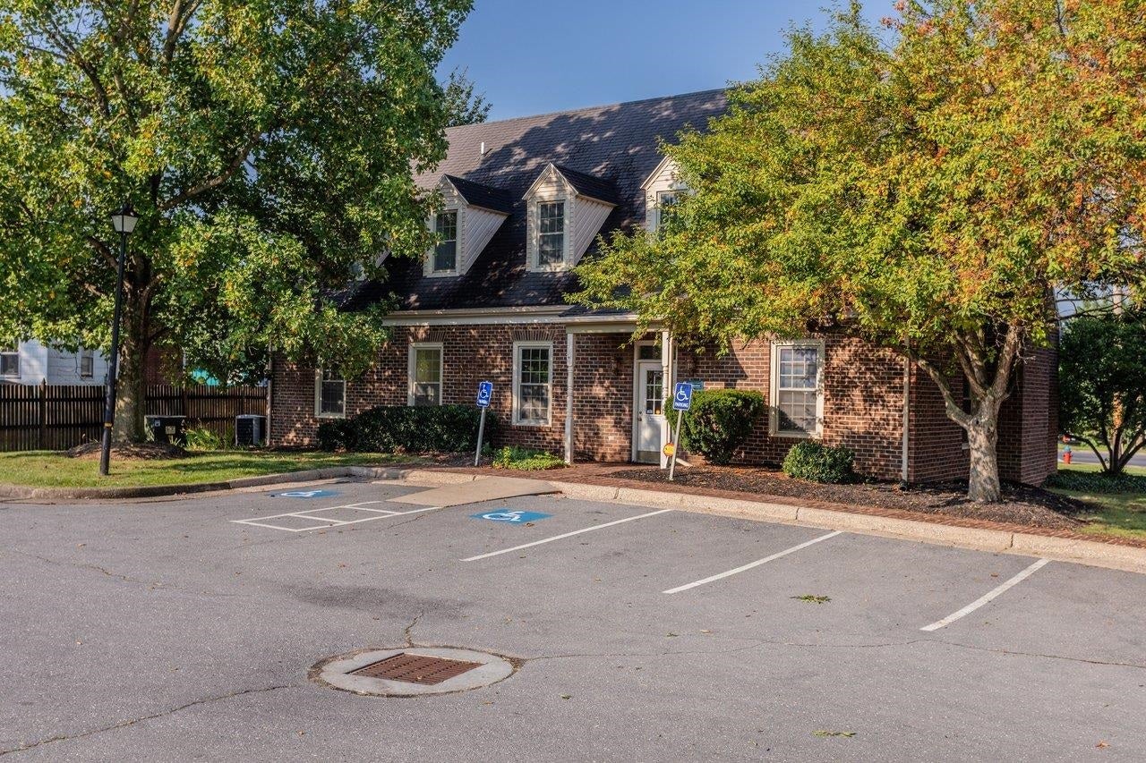 800 COUNTRY CLUB RD