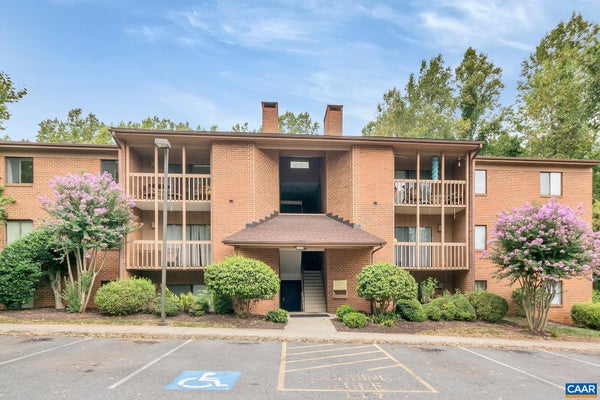 117 TURTLE CREEK RD APT 8, CHARLOTTESVILLE, VA 22901 - Image bb49d15d7b6d14cebb718b6b2e6c6713/3105145950