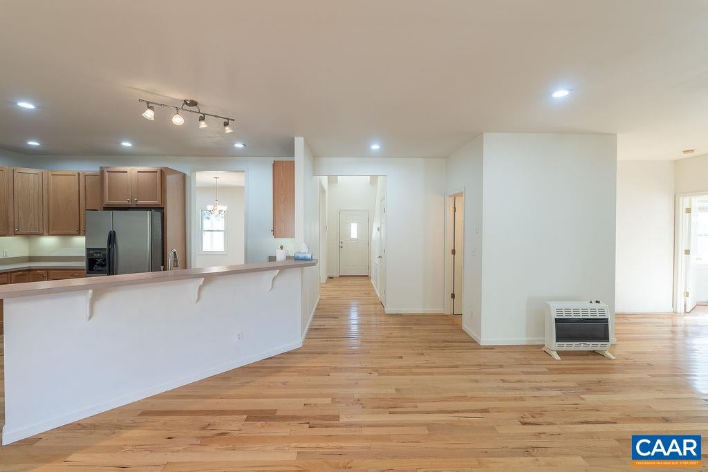 432 TWIN OAKS LN