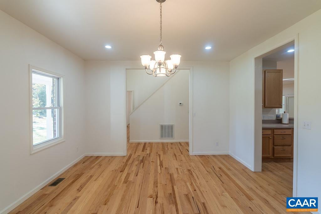 432 TWIN OAKS LN