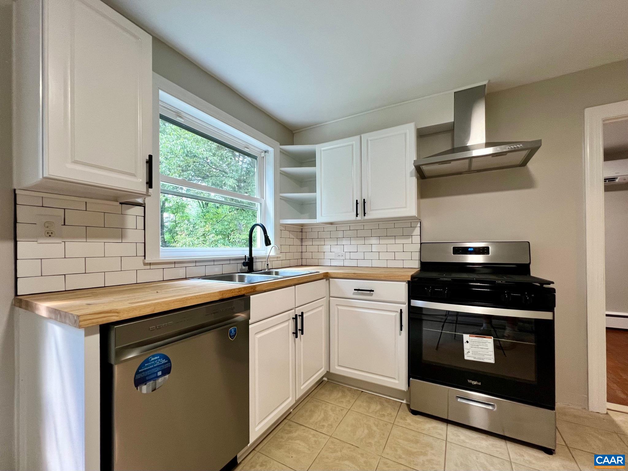 2525 WOODLAND DR A&B