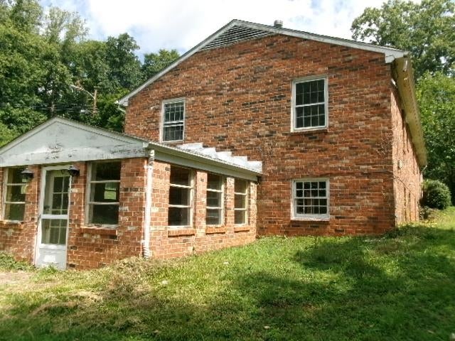 110 KERRY LN