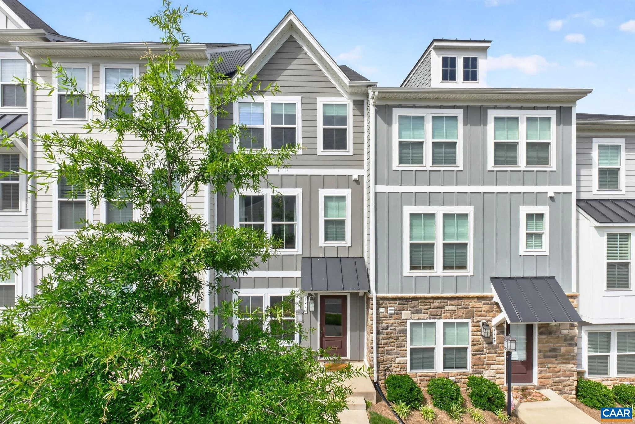 4144 Dauphin Dr